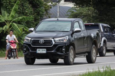 Chiangmai, Tayland - 1 Eylül 2018: Özel pikap kamyon yeni araba Toyota Hilux Revo Rocco. Yol no.1001, Chiangmai şehir merkezine 8 km.