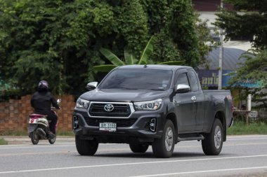 Chiangmai, Tayland - 1 Eylül 2018: Özel pikap kamyon yeni araba Toyota Hilux Revo Rocco. Yol no.1001, Chiangmai şehir merkezine 8 km.