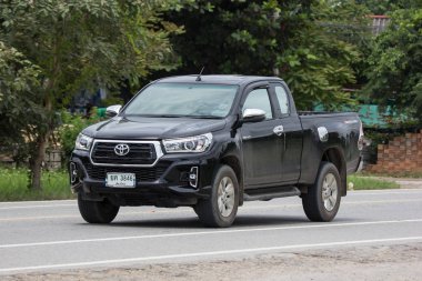Chiangmai, Tayland - 1 Eylül 2018: Özel pikap kamyon yeni araba Toyota Hilux Revo Rocco. Yol no.1001, Chiangmai şehir merkezine 8 km.