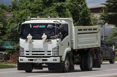 Chiangmai, Tayland - 1 Eylül 2018: Özel Hino damperli kamyon. Yol no.1001 Chiangmai iş alanı 8 km.