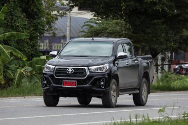 Chiangmai, Tayland - 1 Eylül 2018: Özel pikap kamyon yeni araba Toyota Hilux Revo Rocco. Yol no.1001, Chiangmai şehir merkezine 8 km.
