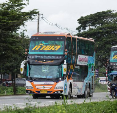 Chiangmai, Tayland - 4 Eylül 2018: Kamphon taşımacılık şirketi otobüs seyahat. Fotoğraf Road, Chiangmai, Tayland şehir merkezinde.