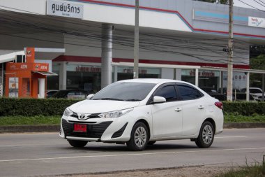 Chiangmai, Tayland - 6 Eylül 2018: Yeni özel Sedan araba toyota Yaris Ativ Eko Kiralık. Fotoğraf Road'da yok 121 hakkında 8 km şehir merkezine Chiangmai Tayland.