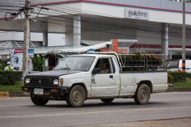 Chiangmai, Tayland - 6 Eylül 2018: Özel Old pikap araba, Mitsubishi siklon. Yol no.1001, Chiangmai iş alanı 8 km.