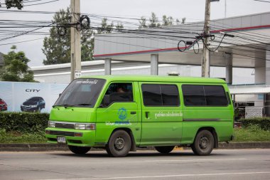 Chiangmai, Tayland - 6 Eylül 2018: Özel eski Nissan Urvan Van araba. Yol no.121 şehir merkezine Chiangmai Tayland hakkında 8 km, fotoğraf.