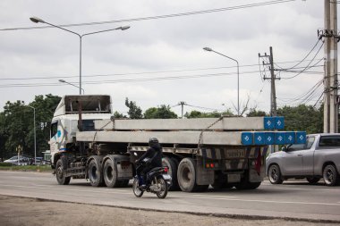 Chiangmai, Tayland - 6 Eylül 2018: Römork damperli kamyon Piboon beton. Yol no.1001, Chiangmai şehir merkezine 8 km.