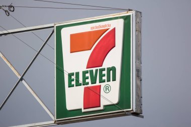 Chiangmai, Tayland - 2 Ekim 2018: 7-11 deposunun Logo. Kırsal yoldan yaklaşık 6 km chiangmai şehir konumunda. Chiangmai, Tayland.