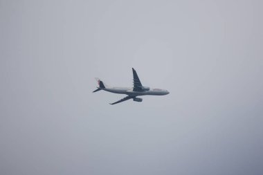Chiangmai, Tayland - 2 Ekim 2018: B-Hlc Airbus A330-300 Dragonair. Hongkong havaalanına Chiangmai Havaalanı'ndan çıkar.