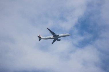 Chiangmai, Tayland - 2 Ekim 2018: B-Hlc Airbus A330-300 Dragonair. Hongkong havaalanına Chiangmai Havaalanı'ndan çıkar.