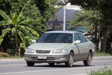 Chiangmai, Tayland - 7 Eylül 2018: Özel araba Toyota Camry. Yol no.1001 Chiangmai iş alanı 8 km.