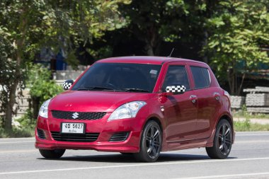 Chiangmai, Tayland - 7 Eylül 2018: Özel Eko kent araba Suzuki Swift. Fotoğrafa yol no.121 8 km şehir merkezine Chiangmai, Tayland.