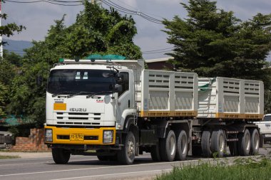Chiangmai, Tayland - 7 Eylül 2018: Özel Isuzu Damperli kamyon. Yol no.1001 Chiangmai iş alanı 8 km.