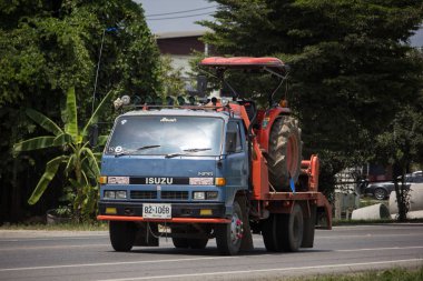 Chiangmai, Tayland - 17 Eylül 2018: Özel Isuzu kargo kamyon. Fotoğrafa yol no.1001 8 km şehir merkezine Chiangmai, Tayland.