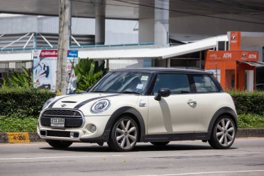 Chiangmai, Tayland - 20 Eylül 2018: Özel araba Mini cooper. Yol no.1001 Chiangmai iş alanı 8 km.