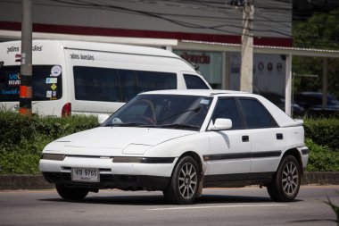 Chiangmai, Tayland - 20 Eylül 2018: Özel eski araba Mazda 323 Astina. Fotoğraf Road Hayır 1001 hakkında 8 km şehir merkezine Chiangmai, Tayland.