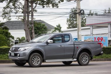 Chiangmai, Tayland - 20 Eylül 2018: Özel araba, Mitsubishi Triton kamyonet. Yol no.1001, Chiangmai iş alanı 8 km.