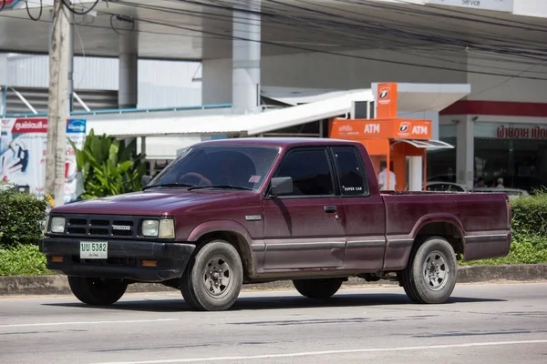 Chiangmai, Tayland - 20 Eylül 2018: Özel Pick up, eski Mazda Bt2500. fotoğrafa yol no.121 8 km şehir merkezine Chiangmai, Tayland.