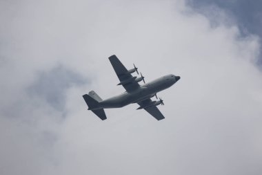 Chiangmai, Tayland - 13 Ekim 2018: C-130 Kraliyet Tayland Hava Kuvvetleri. Chiangmai Havaalanı'ndan çıkar.
