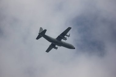 Chiangmai, Tayland - 13 Ekim 2018: C-130 Kraliyet Tayland Hava Kuvvetleri. Chiangmai Havaalanı'ndan çıkar.