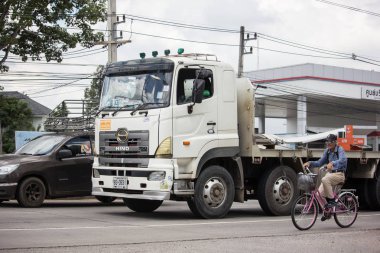 Chiangmai, Tayland - 20 Eylül 2018: Özel Hino kargo kamyon. Fotoğrafa yol no.1001 8 km şehir merkezine Chiangmai, Tayland.