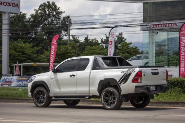 Chiangmai, Tayland - 20 Eylül 2018: Özel pikap kamyon yeni araba Toyota Hilux Revo Rocco. Yol no.1001, Chiangmai şehir merkezine 8 km.