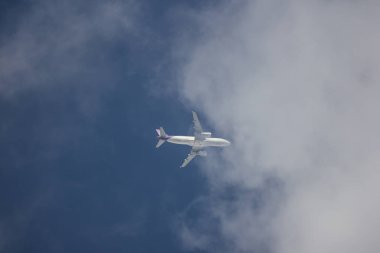 Chiangmai, Tayland - 13 Ekim 2018: Hs-Txe Airbus A320-200 Tay gülümsemek hava yolu. Bangkok Suvarnabhumi için Chiangmai Havaalanı'ndan çıkar.