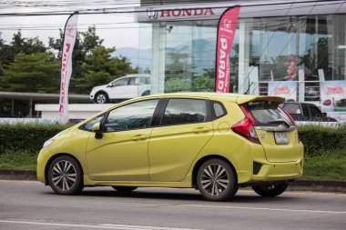 Chiangmai, Tayland - 20 Eylül 2018: Özel şehir araba Honda Jazz. 5 kapı hatchback otomobil. Yol no.121 şehir merkezine Chiangmai Tayland hakkında 8 km, fotoğraf.
