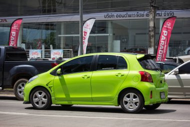 Chiangmai, Tayland - 20 Eylül 2018: Özel araç toyota Yaris Hatchback Eko Kiralık. Fotoğraf Road'da yok 121 hakkında 8 km şehir merkezine Chiangmai Tayland.