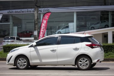 Chiangmai, Tayland - 20 Eylül 2018: Özel araç toyota Yaris Hatchback Eko Kiralık. Fotoğraf Road'da yok 121 hakkında 8 km şehir merkezine Chiangmai Tayland.