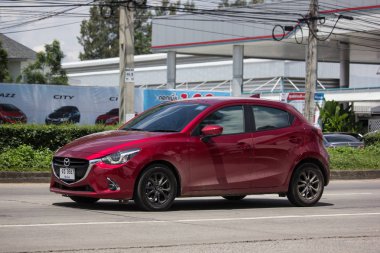 Chiangmai, Tayland - 20 Eylül 2018: Özel Eko Kiralık Mazda 2. Yol no.1001 Chiangmai iş alanı 8 km.