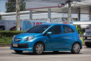 Chiangmai, Tayland - 21 Eylül 2018: Özel Honda Brio, Eko şehir otomobili. Yol no.1001, Chiangmai şehir merkezine 8 km.