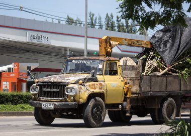 Chiangmai, Tayland - 21 Eylül 2018: Özel eski Nissan Diesel kargo kamyon. Fotoğrafa yol no.1001 8 km şehir merkezine Chiangmai, Tayland.