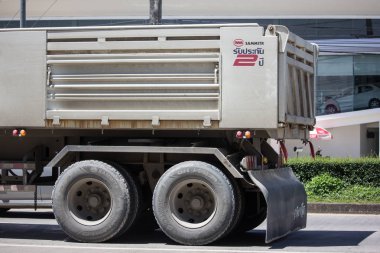 Chiangmai, Tayland - 21 Eylül 2018: Özel Isuzu Damperli kamyon. Yol no.1001 Chiangmai iş alanı 8 km.
