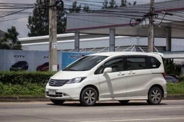 Chiangmai, Tayland - 20 Eylül 2018: Özel Honda Freed van. Fotoğrafa yol no.121 8 km şehir merkezine Chiangmai, Tayland.