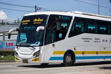 Chiangmai, Tayland - 21 Eylül 2018: Scania 15 metre Sombattour otobüs şirketi. Rota Bangkok ve Chiangmai. Fotoğrafa yol no.121 Chiangmai, Tayland.
