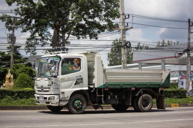 Chiangmai, Tayland - 20 Eylül 2018: Özel Hino damperli kamyon. Yol no.1001 Chiangmai iş alanı 8 km.