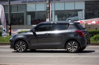 Chiangmai, Tayland - 21 Eylül 2018: Özel Eko kent araba yeni Suzuki Swift. Fotoğrafa yol no.121 8 km şehir merkezine Chiangmai, Tayland.