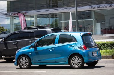 Chiangmai, Tayland - 21 Eylül 2018: Özel Honda Brio, Eko şehir otomobili. Yol no.1001, Chiangmai şehir merkezine 8 km.