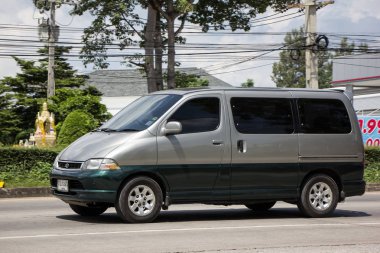 Chiangmai, Tayland - 25 Eylül 2018: Özel eski Toyota Granvia Van araba. Fotoğrafa yol no.121 8 km şehir merkezine Chiangmai, Tayland.