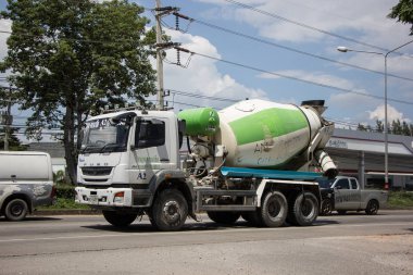 Chiangmai, Tayland - 25 Eylül 2018: Çimento kamyonu Anukul beton şirketi. Fotoğraf Road Hayır 121 hakkında 8 km şehir merkezine Chiangmai, Tayland.