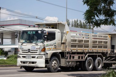 Chiangmai, Tayland - 25 Eylül 2018: Lampang Luang şirket kamyon römork dökümü. Yol no.1001, Chiangmai şehir merkezine 8 km.
