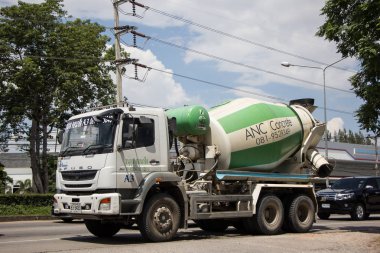 Chiangmai, Tayland - 25 Eylül 2018: Çimento kamyonu Anukul beton şirketi. Fotoğraf Road Hayır 121 hakkında 8 km şehir merkezine Chiangmai, Tayland.