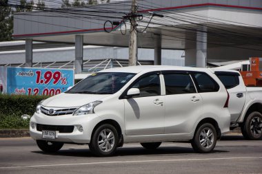 Chiangmai, Tayland - 25 Eylül 2018: Özel Toyota Avanza araba. Mini Suv araç Urbun Kullanıcı için. Yol no.121 şehir merkezine Chiangmai Tayland hakkında 8 km, fotoğraf.