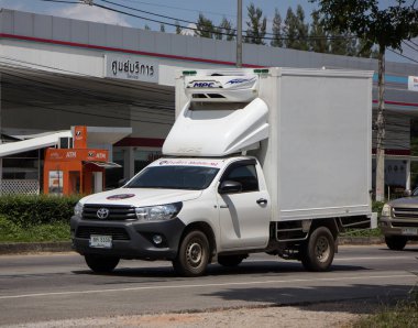 Chiangmai, Tayland - 25 Eylül 2018: Özel konteyner kamyonet. Fotoğraf Road Hayır 121 hakkında 8 km şehir merkezine Chiangmai, Tayland.