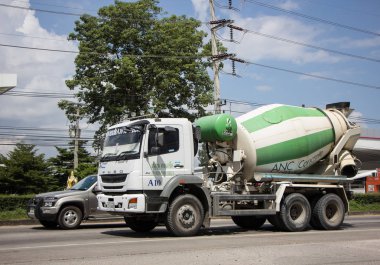 Chiangmai, Tayland - 25 Eylül 2018: Çimento kamyonu Anukul beton şirketi. Fotoğraf Road Hayır 121 hakkında 8 km şehir merkezine Chiangmai, Tayland.