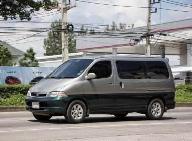 Chiangmai, Tayland - 25 Eylül 2018: Özel eski Toyota Granvia Van araba. Fotoğrafa yol no.121 8 km şehir merkezine Chiangmai, Tayland.