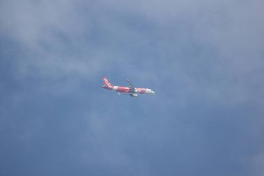 Chiangmai, Tayland - 22 Ekim 2018: Hs-yazan Airbus A320-200 Tay Airasia. Khonkaen için Chiangmai Havaalanı'ndan çıkar.