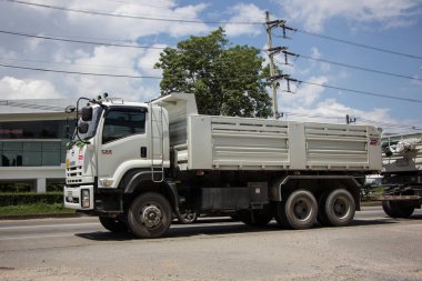 Chiangmai, Tayland - 25 Eylül 2018: Özel Isuzu Damperli kamyon. Yol no.1001 Chiangmai iş alanı 8 km.