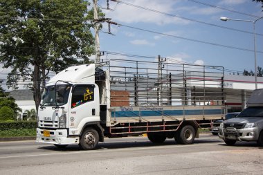 Chiangmai, Tayland - 25 Eylül 2018: Özel Hino kargo kamyon. Fotoğrafa yol no.1001 8 km şehir merkezine Chiangmai, Tayland.