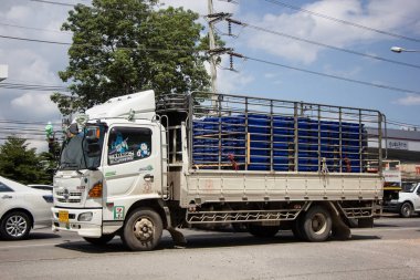 Chiangmai, Tayland - 25 Eylül 2018: Özel Hino kargo kamyon. Fotoğrafa yol no.1001 8 km şehir merkezine Chiangmai, Tayland.